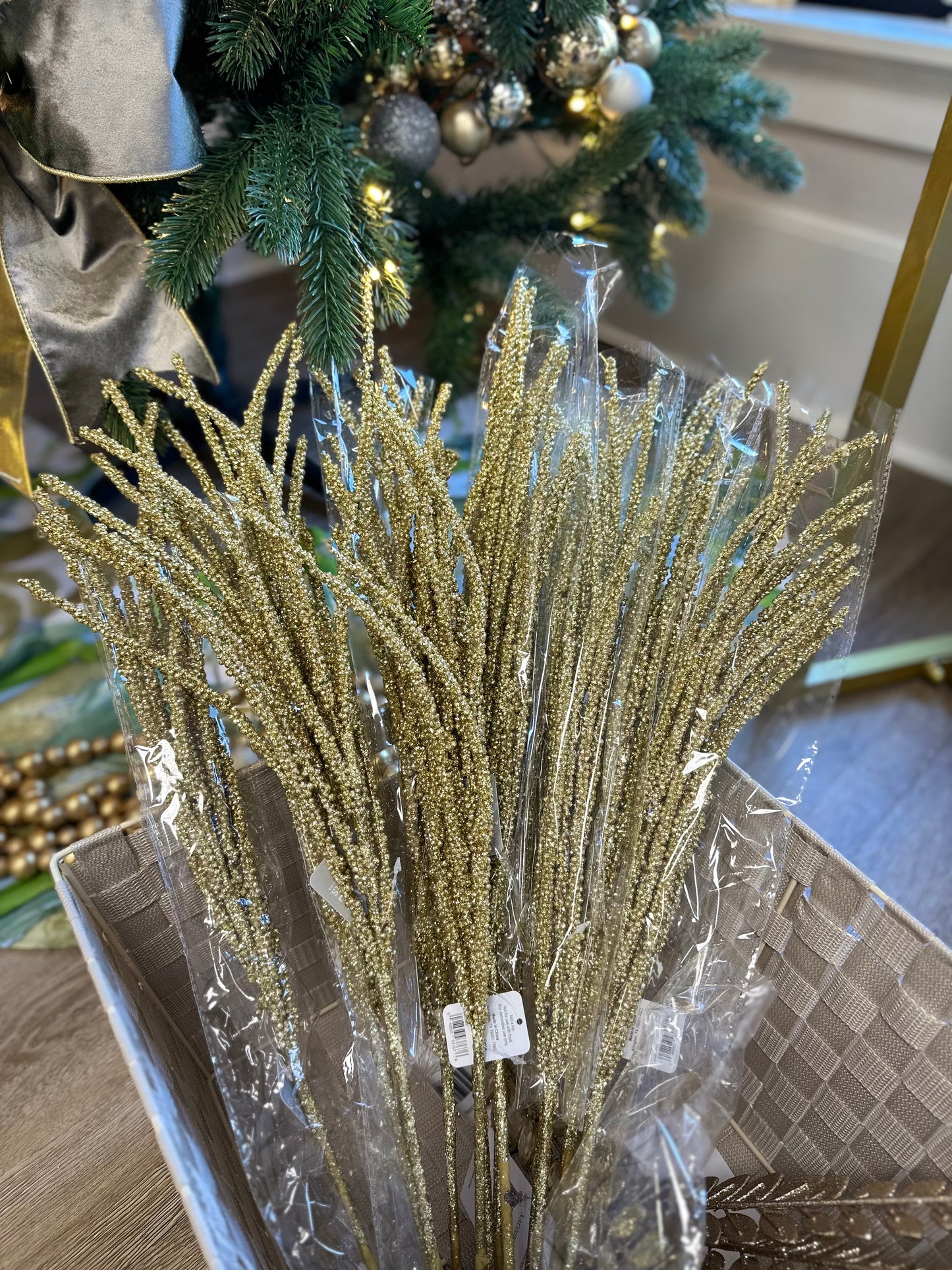 26" Gold Seteria Spray Pic