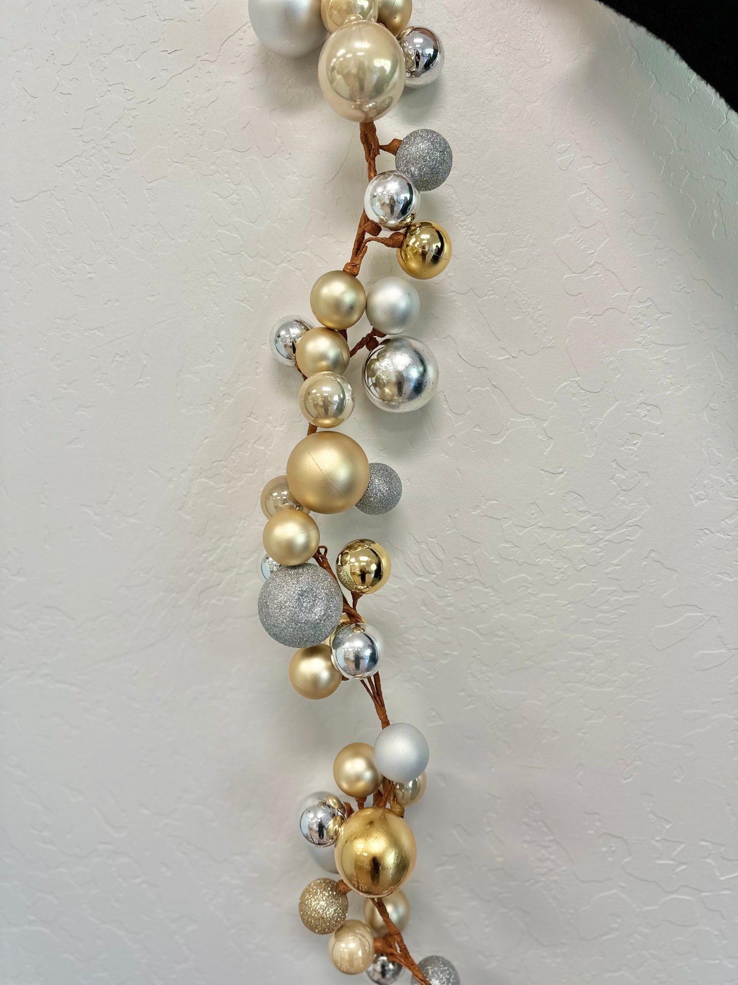 4’ Champagne Ball Wired Garland